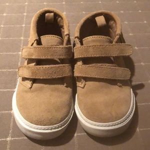 Adorable gap fringe sneakers (great condition)